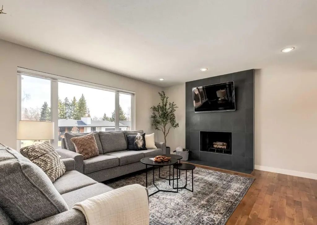 176 Mapleburn Drive SE Calgary AB T2J1Y6