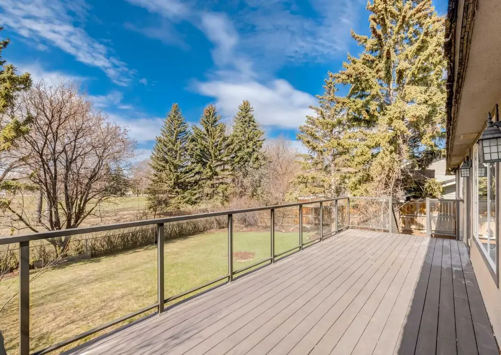 176 Mapleburn Drive SE Calgary AB T2J1Y6
