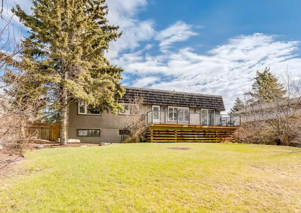 176 Mapleburn Drive SE Calgary AB T2J1Y6