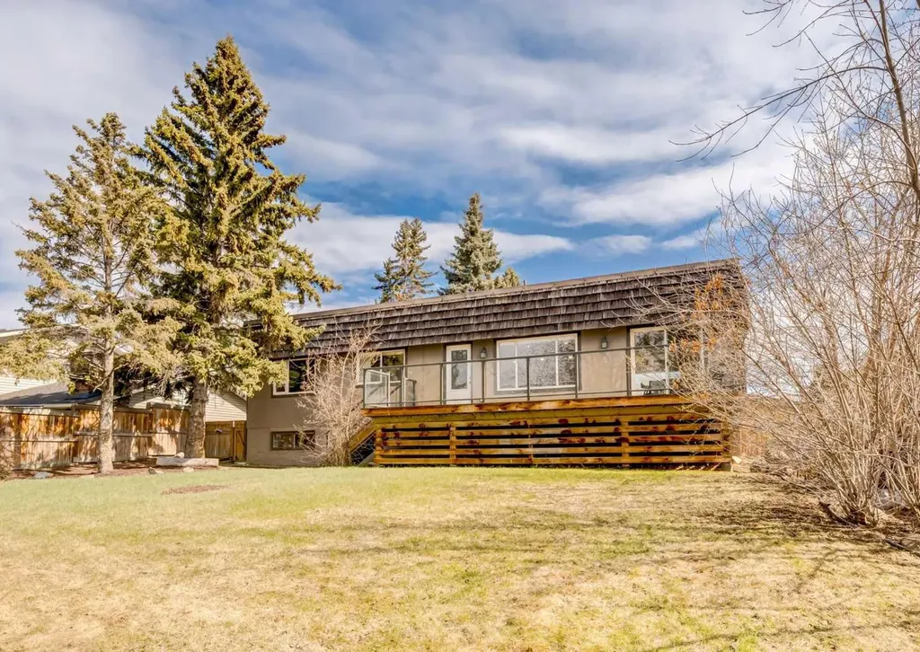 176 Mapleburn Drive SE Calgary AB T2J1Y6