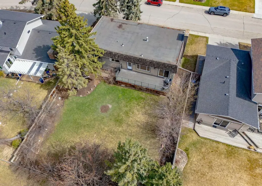 176 Mapleburn Drive SE Calgary AB T2J1Y6