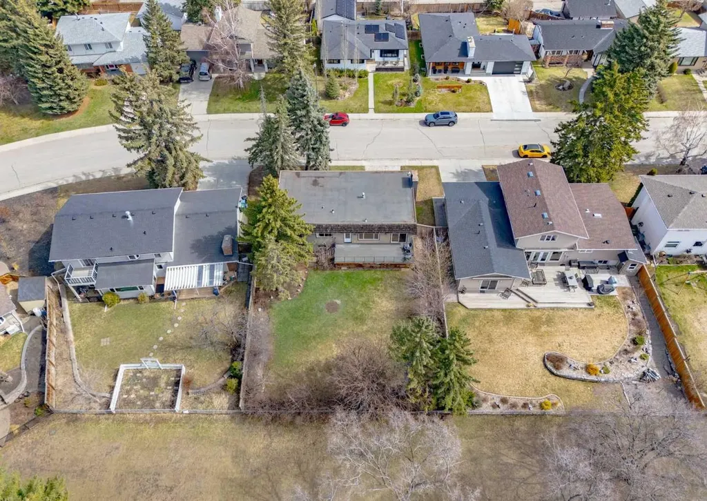 176 Mapleburn Drive SE Calgary AB T2J1Y6