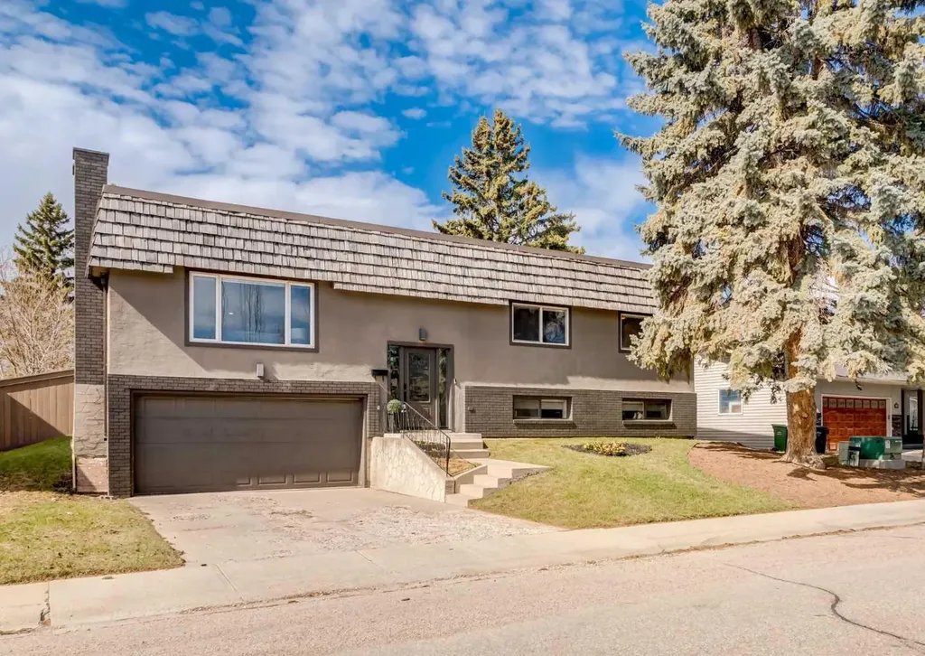176 Mapleburn Drive SE Calgary AB T2J1Y6