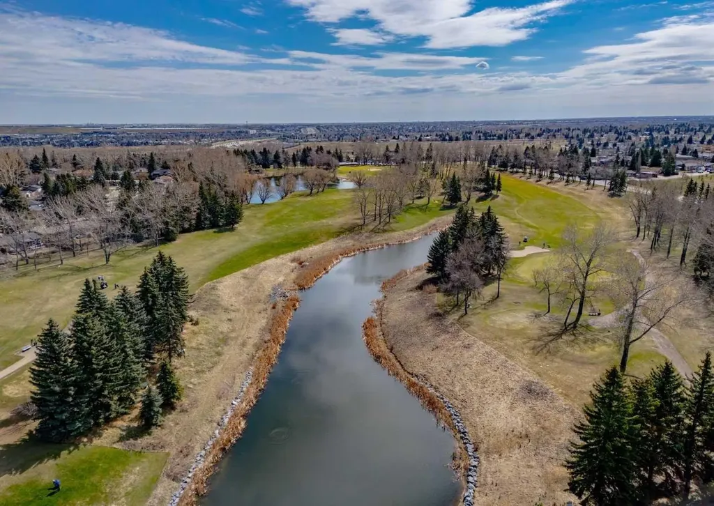 176 Mapleburn Drive SE Calgary AB T2J1Y6
