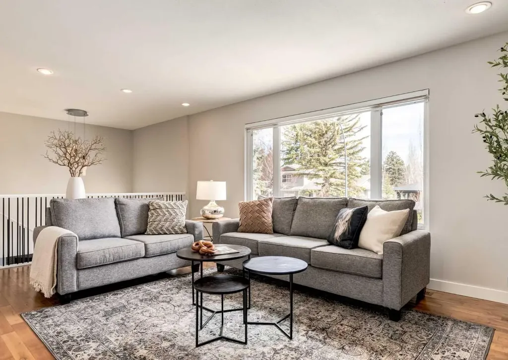176 Mapleburn Drive SE Calgary AB T2J1Y6