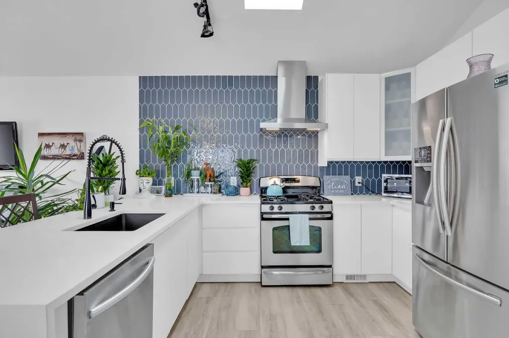 5 Country Hills Drive NW Calgary AB T3K 4S5