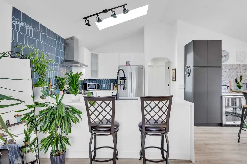 5 Country Hills Drive NW Calgary AB T3K 4S5