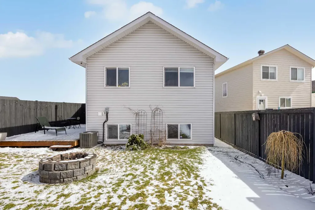 5 Country Hills Drive NW Calgary AB T3K 4S5