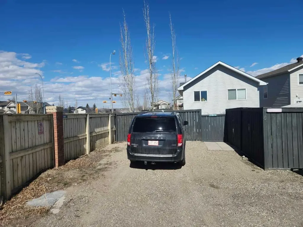 5 Country Hills Drive NW Calgary AB T3K 4S5