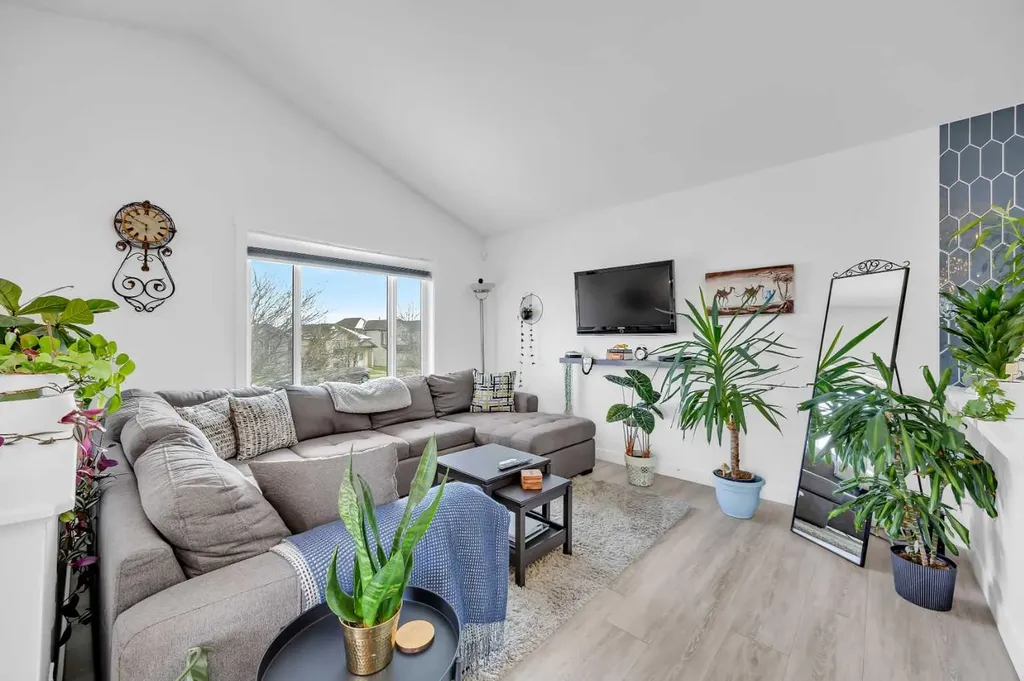 5 Country Hills Drive NW Calgary AB T3K 4S5
