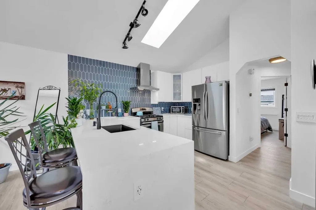 5 Country Hills Drive NW Calgary AB T3K 4S5