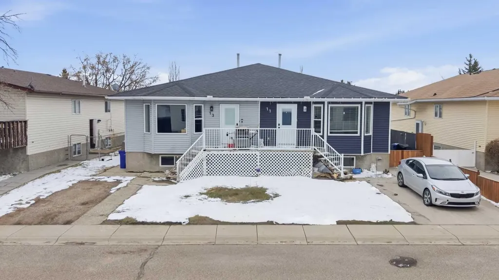 13 Green Meadow Crescent Strathmore AB T1P 1H4