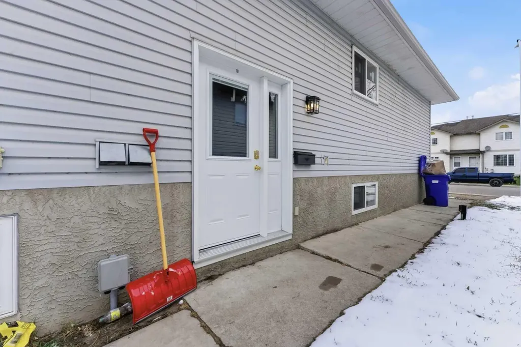 13 Green Meadow Crescent Strathmore AB T1P 1H4