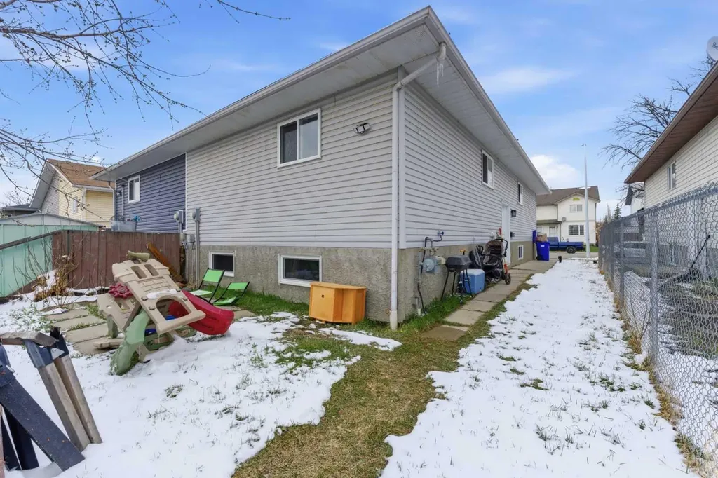 13 Green Meadow Crescent Strathmore AB T1P 1H4