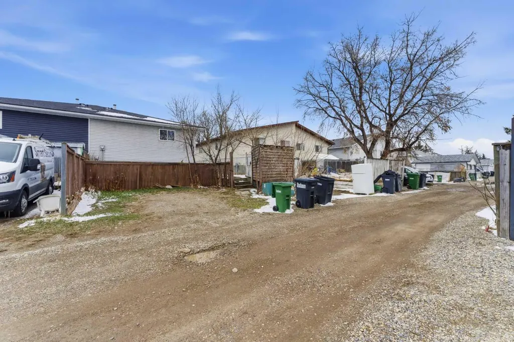 13 Green Meadow Crescent Strathmore AB T1P 1H4