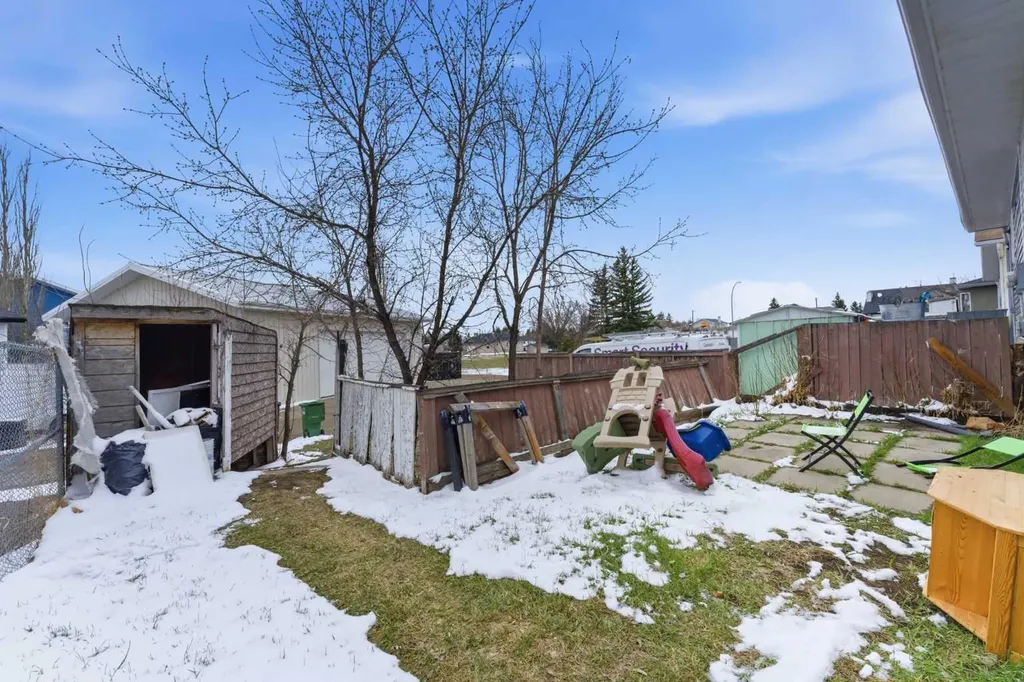 13 Green Meadow Crescent Strathmore AB T1P 1H4