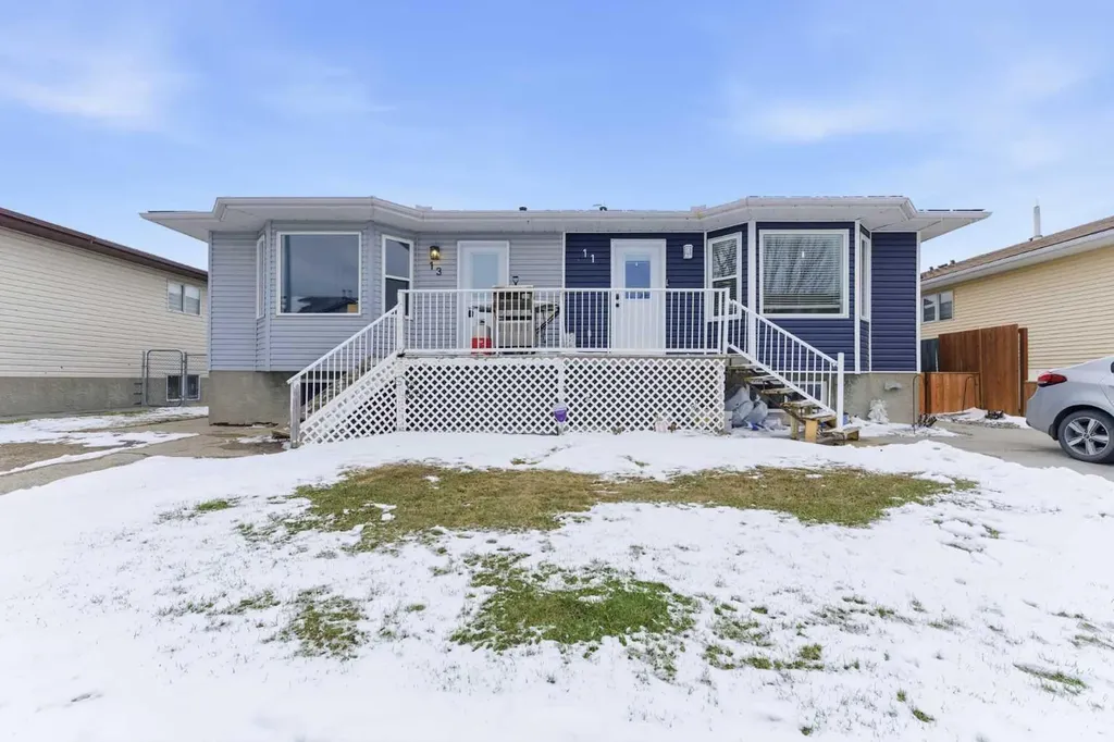 13 Green Meadow Crescent Strathmore AB T1P 1H4