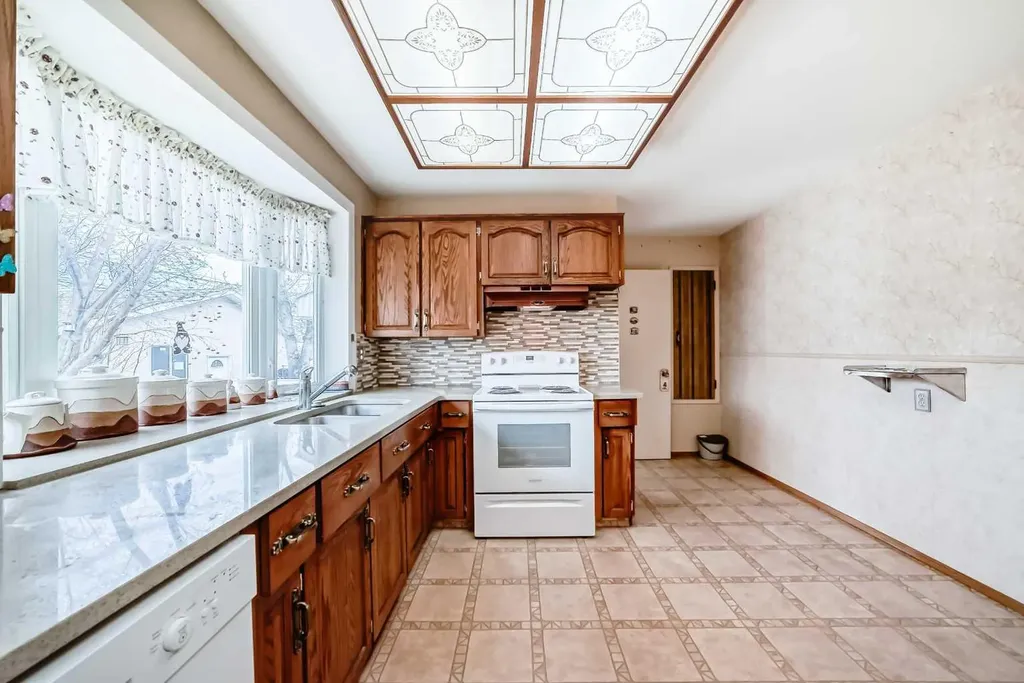 165 Marbrooke Circle NE Calgary AB T2A 2W4