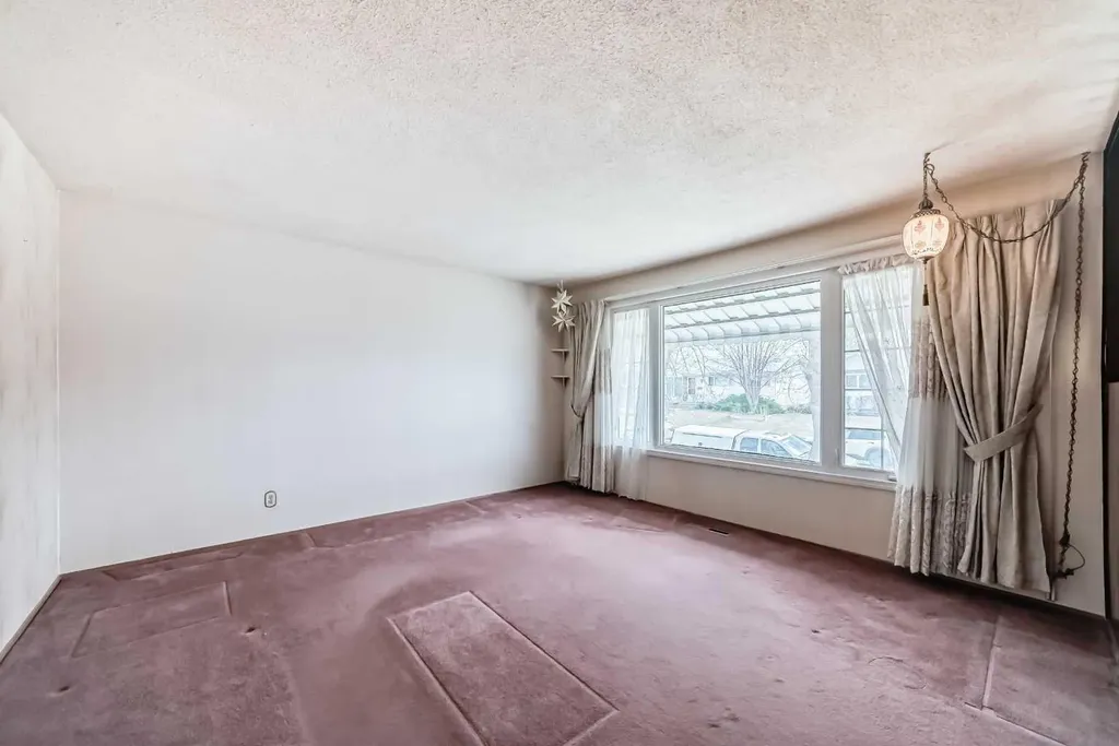 165 Marbrooke Circle NE Calgary AB T2A 2W4