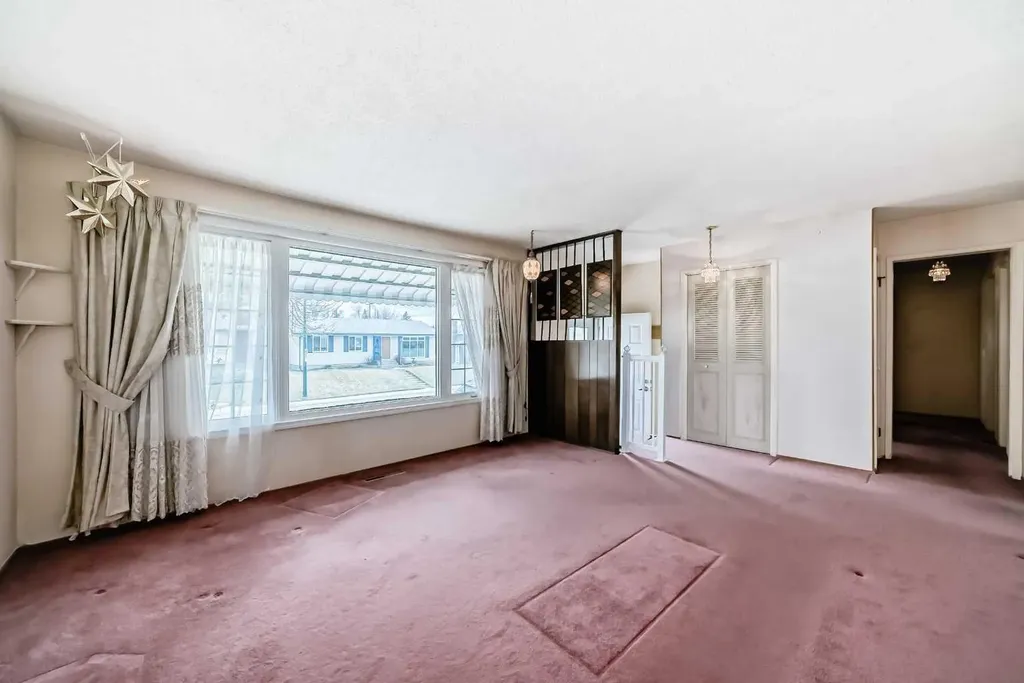 165 Marbrooke Circle NE Calgary AB T2A 2W4