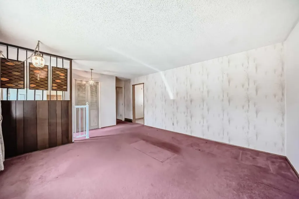 165 Marbrooke Circle NE Calgary AB T2A 2W4