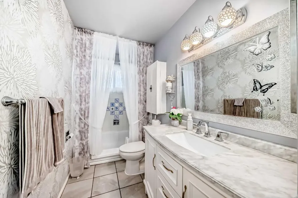 165 Marbrooke Circle NE Calgary AB T2A 2W4