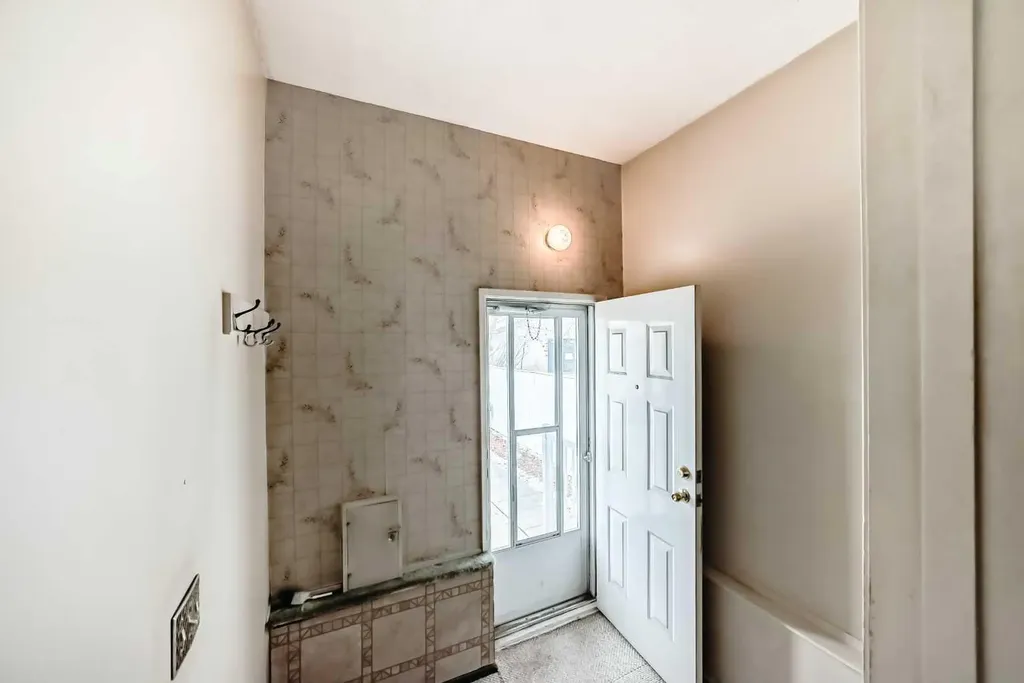 165 Marbrooke Circle NE Calgary AB T2A 2W4