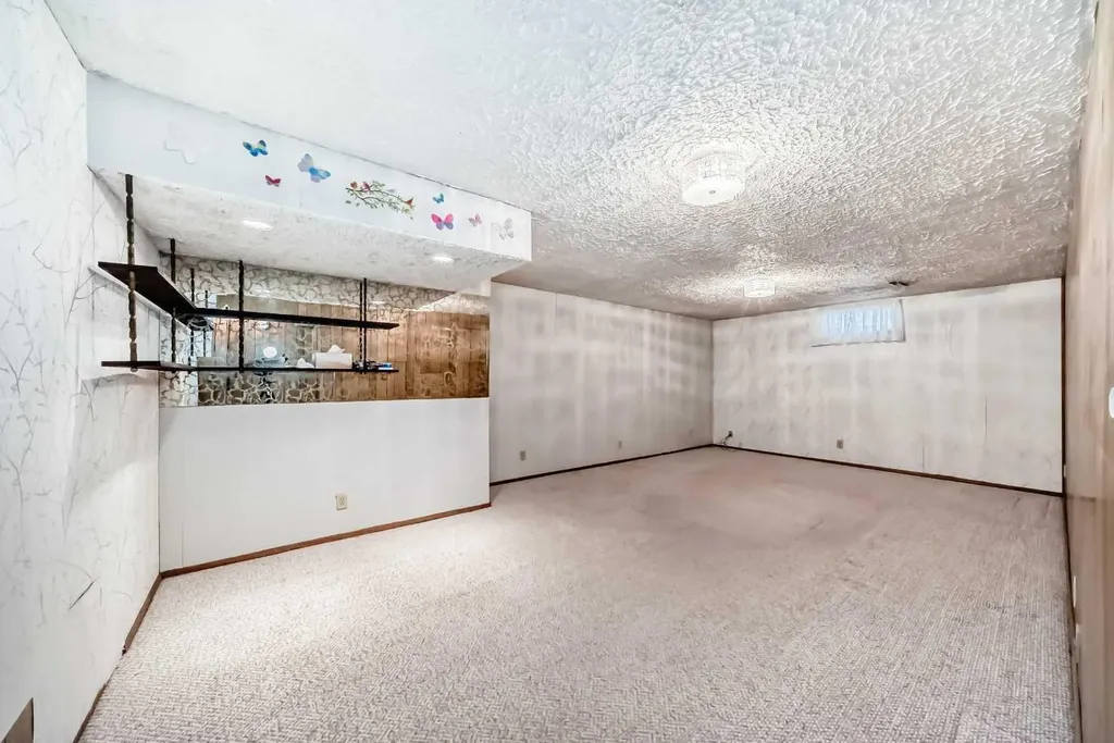 165 Marbrooke Circle NE Calgary AB T2A 2W4