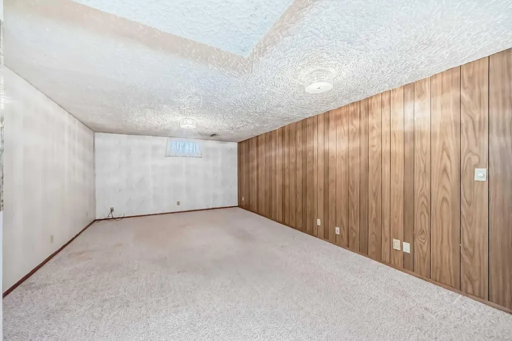 165 Marbrooke Circle NE Calgary AB T2A 2W4