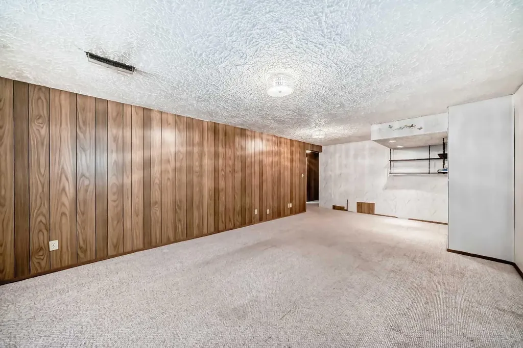 165 Marbrooke Circle NE Calgary AB T2A 2W4