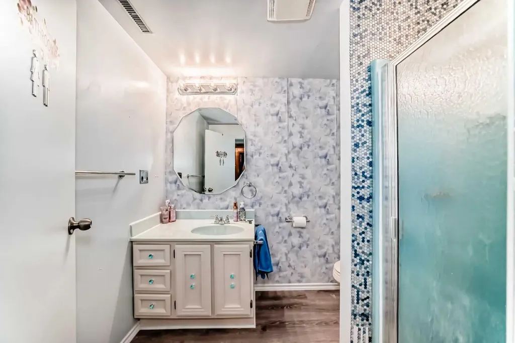 165 Marbrooke Circle NE Calgary AB T2A 2W4