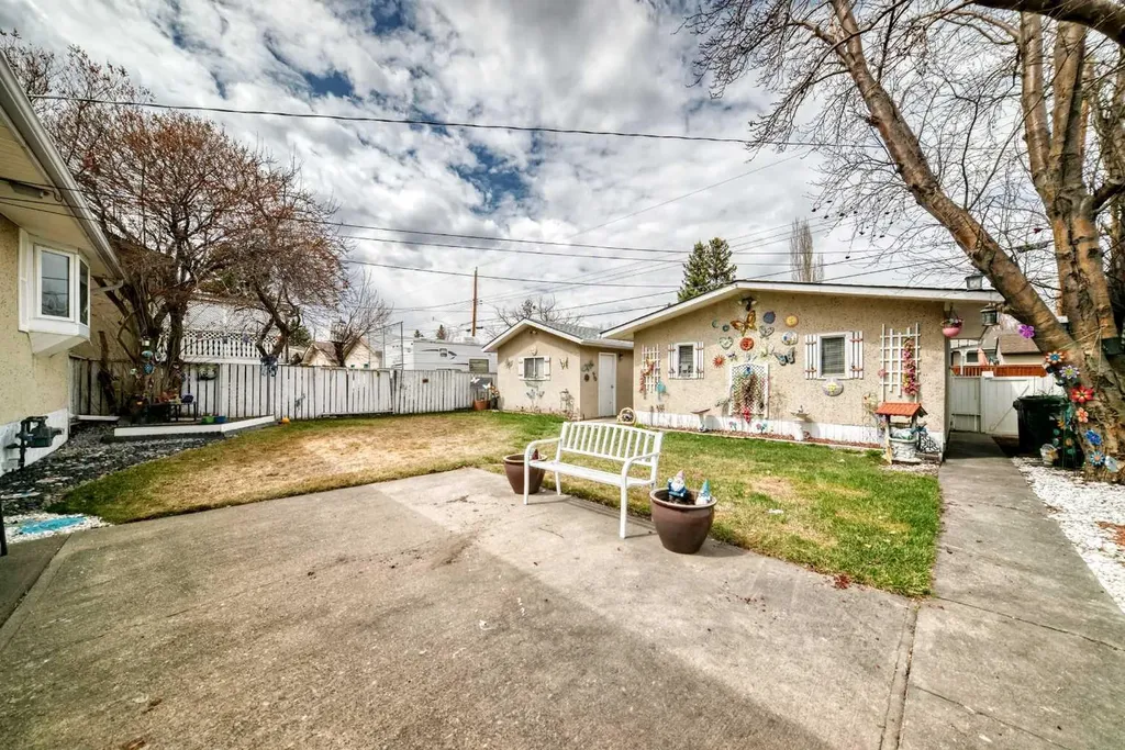 165 Marbrooke Circle NE Calgary AB T2A 2W4