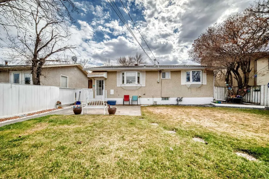 165 Marbrooke Circle NE Calgary AB T2A 2W4