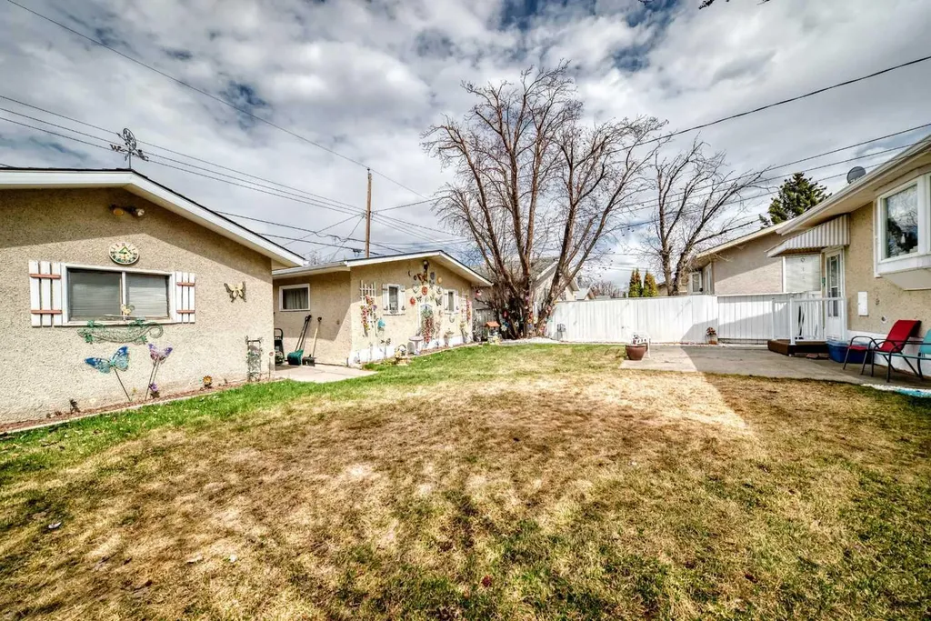 165 Marbrooke Circle NE Calgary AB T2A 2W4