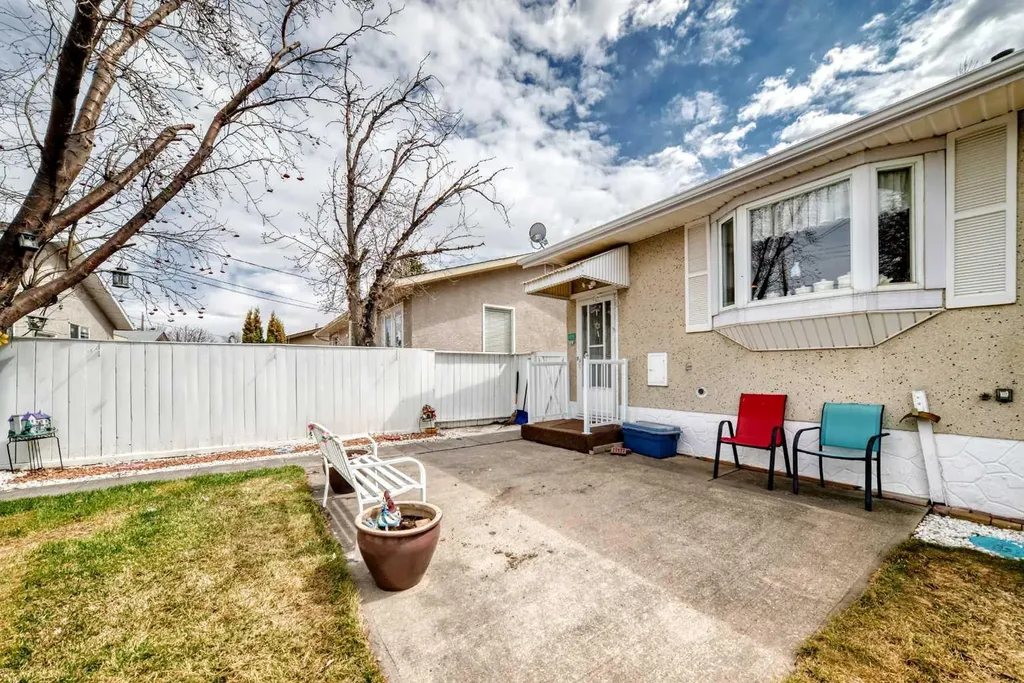 165 Marbrooke Circle NE Calgary AB T2A 2W4