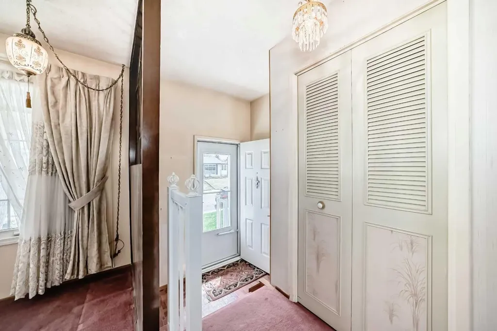 165 Marbrooke Circle NE Calgary AB T2A 2W4