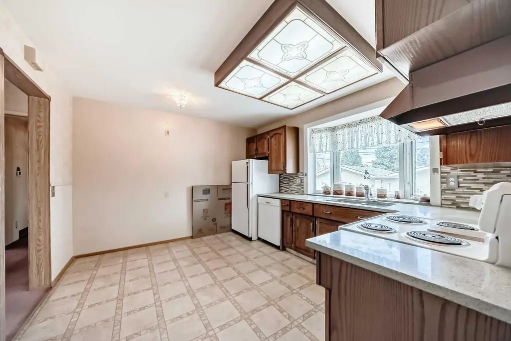 165 Marbrooke Circle NE Calgary AB T2A 2W4