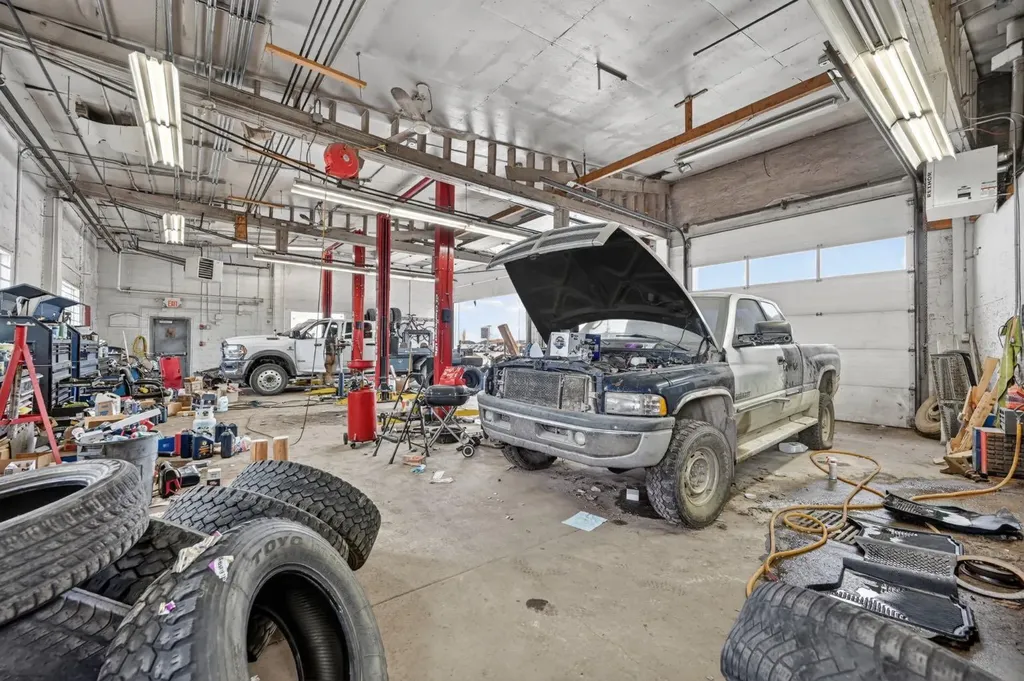 5115 1 Street W Claresholm AB T0L 0T0