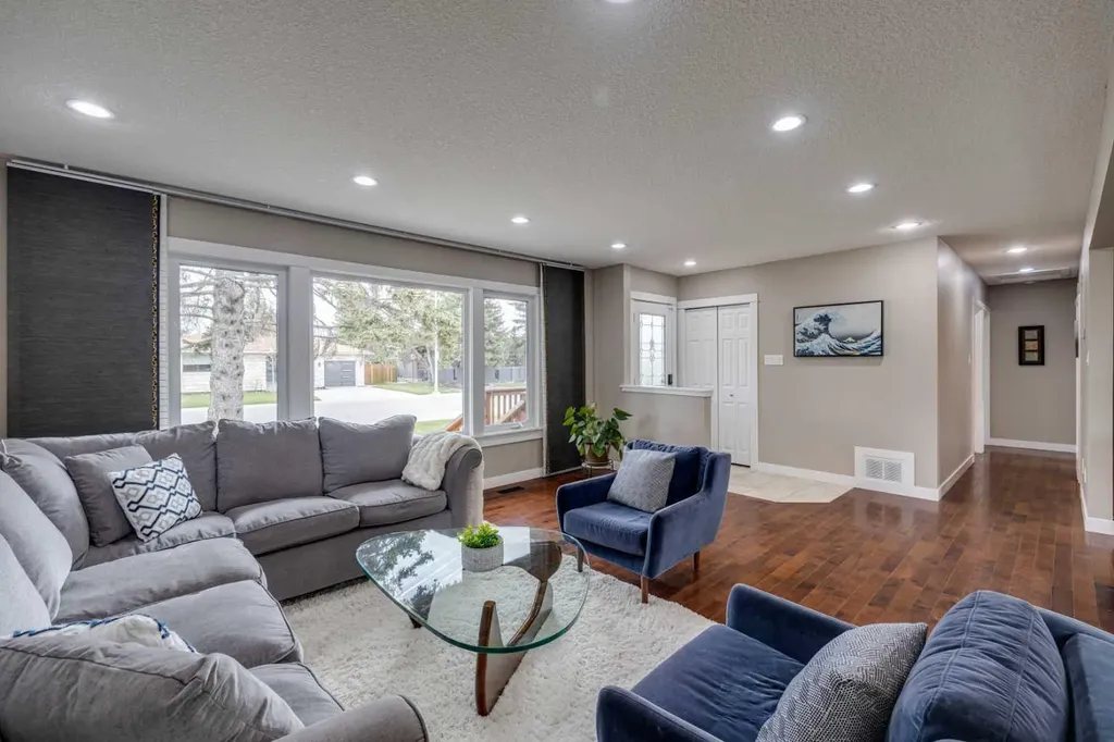 5207 Grove Hill Road SW Calgary AB T3E 4G7