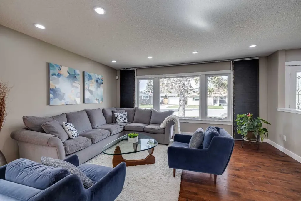 5207 Grove Hill Road SW Calgary AB T3E 4G7