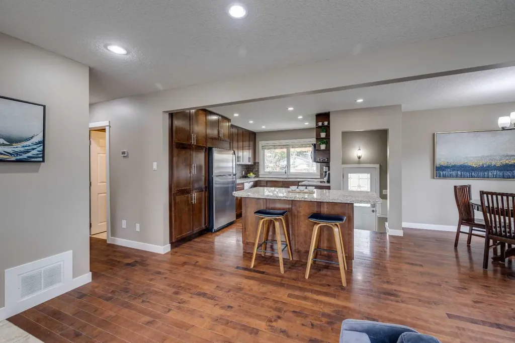 5207 Grove Hill Road SW Calgary AB T3E 4G7