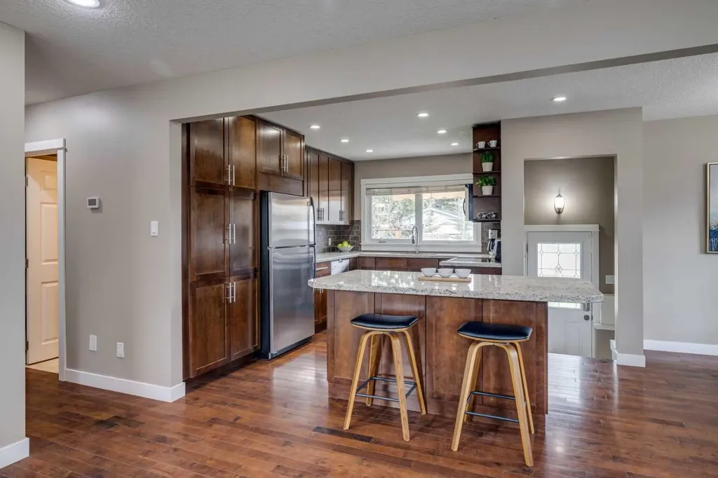 5207 Grove Hill Road SW Calgary AB T3E 4G7