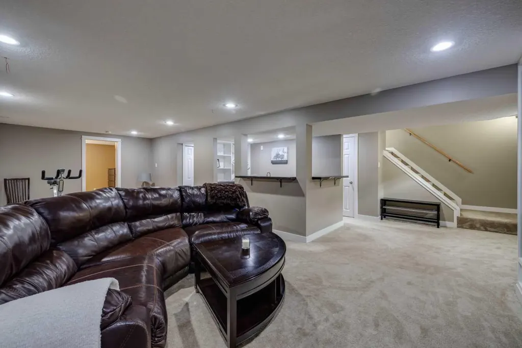 5207 Grove Hill Road SW Calgary AB T3E 4G7