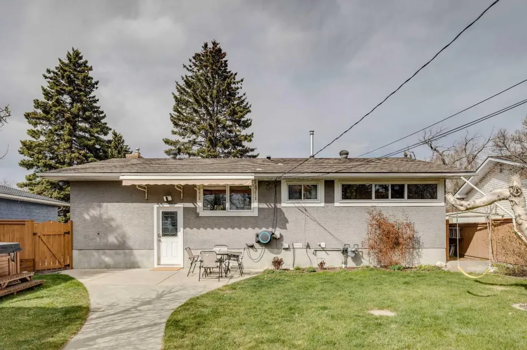 5207 Grove Hill Road SW Calgary AB T3E 4G7