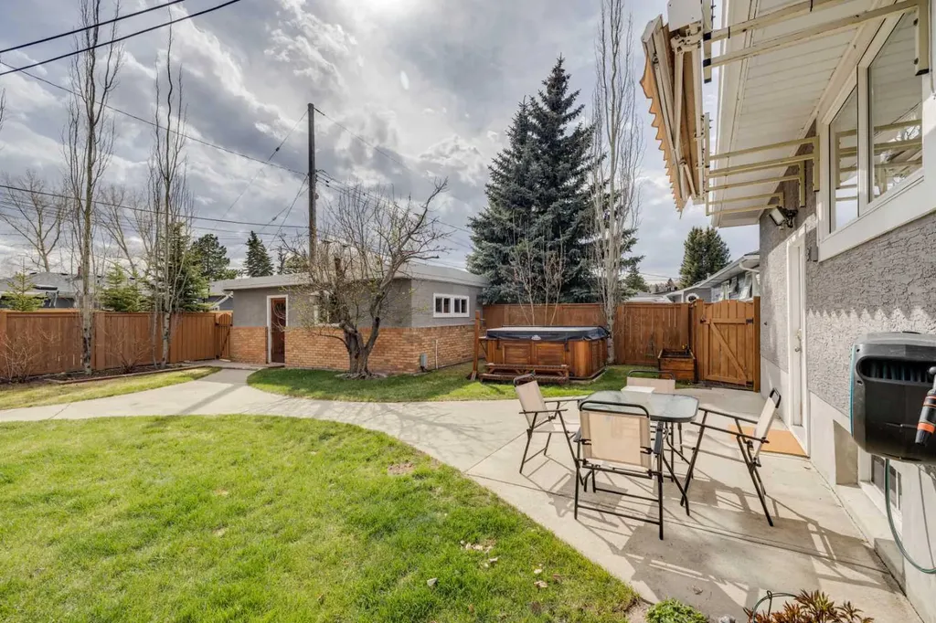 5207 Grove Hill Road SW Calgary AB T3E 4G7