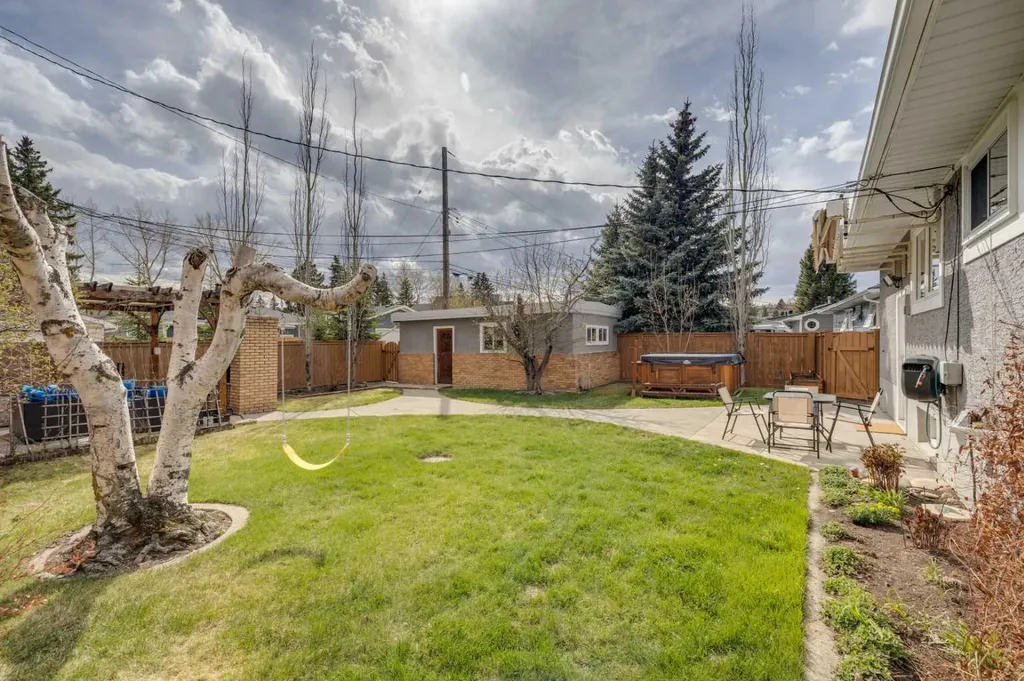 5207 Grove Hill Road SW Calgary AB T3E 4G7