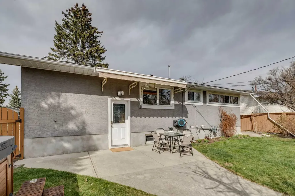 5207 Grove Hill Road SW Calgary AB T3E 4G7