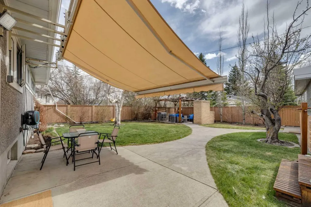 5207 Grove Hill Road SW Calgary AB T3E 4G7