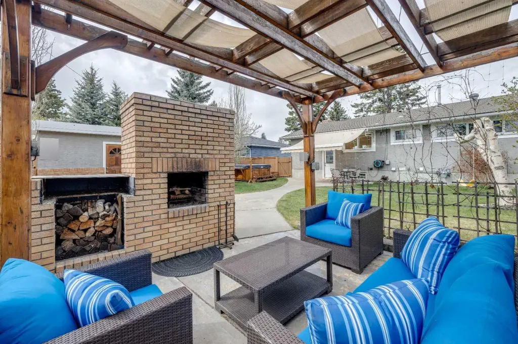 5207 Grove Hill Road SW Calgary AB T3E 4G7