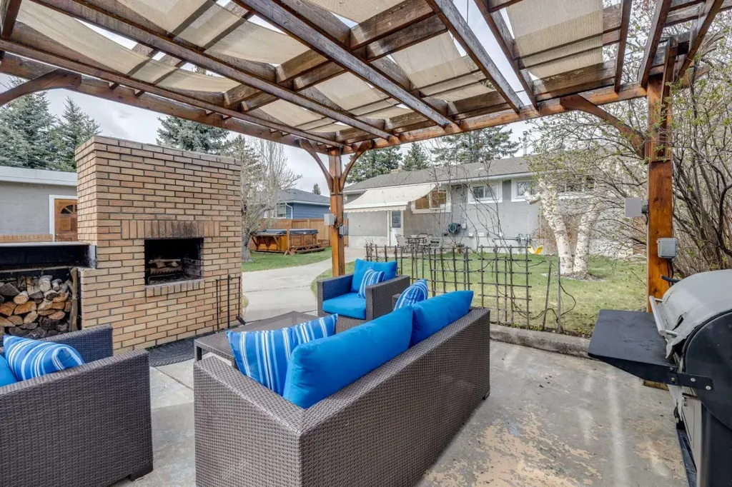 5207 Grove Hill Road SW Calgary AB T3E 4G7